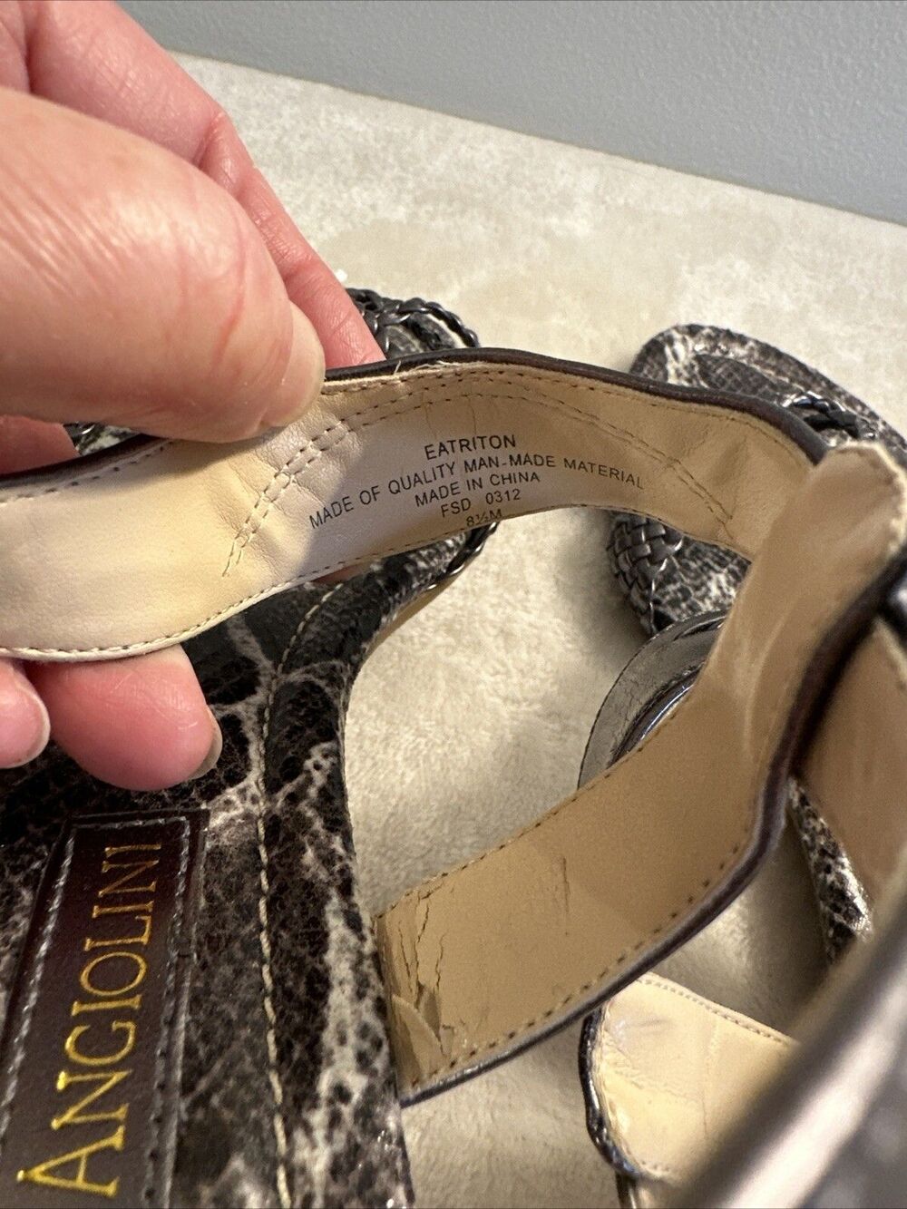 Enzo Angiolini Metallic Gray Leather Womens Strappy Sandal Size 8.5 Thong - Picture 6 of 10